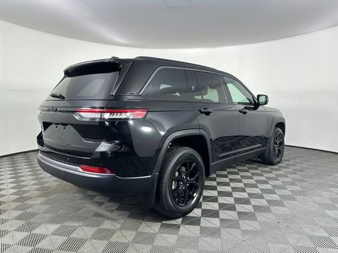 New 2026 Jeep Grand Cherokee Laredo image 6