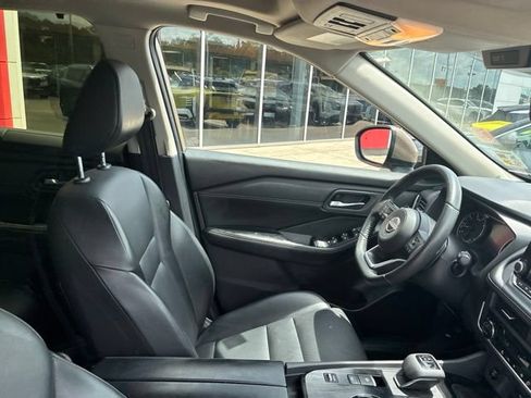 Used 2024 Nissan Rogue SV w/ SV Premium Package FWD image 10