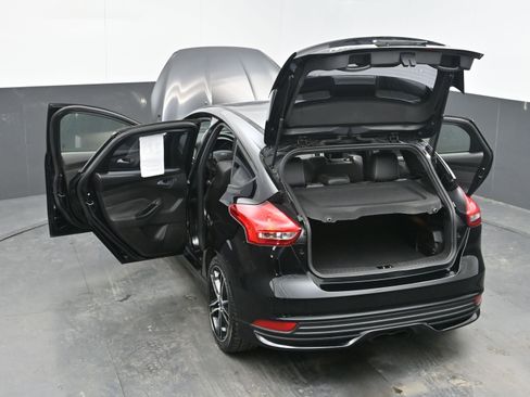 Used 2016 Ford Focus ST w/ Equipment Group 401A image 41