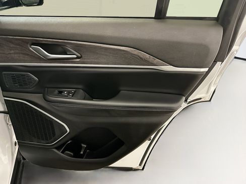 Used 2023 Jeep Grand Cherokee 4WD 4xe image 33