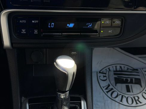 Used 2019 Toyota Corolla LE w/ LE Premium Package w/Moonroof FWD image 17