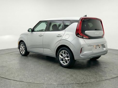 Used 2025 Kia Soul LX w/ LX Technology Package FWD image 6