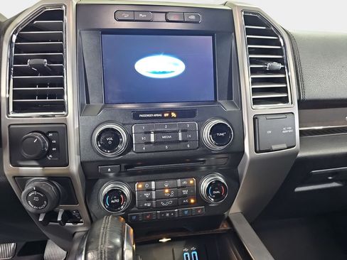 Used 2016 Ford F150 Platinum w/ Equipment Group 701A Luxury AWD/4WD image 22