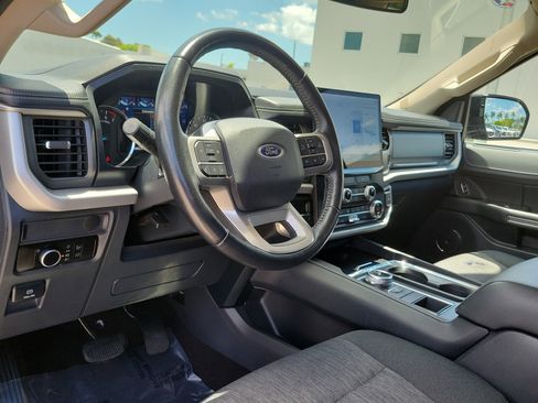Used 2023 Ford Expedition XLT RWD image 11