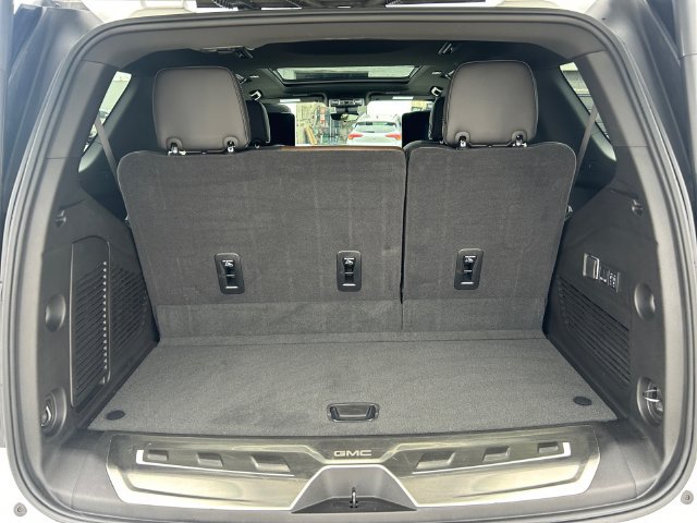Used 2025 GMC Yukon Denali Ultimate w/ LPO, Illumination Package AWD/4WD image 17