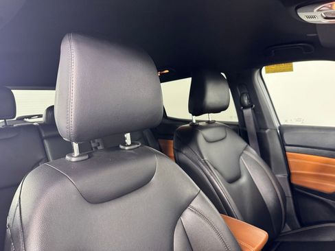 Used 2024 Jeep Compass Limited image 29