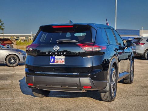 New 2026 Nissan Rogue SV image 4