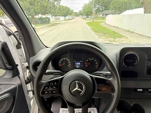 Used 2021 Mercedes-Benz Sprinter 2500 image 11