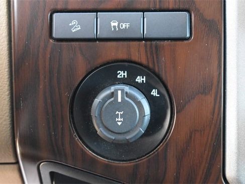 Used 2015 Ford F350 Lariat w/ Chrome Package image 27