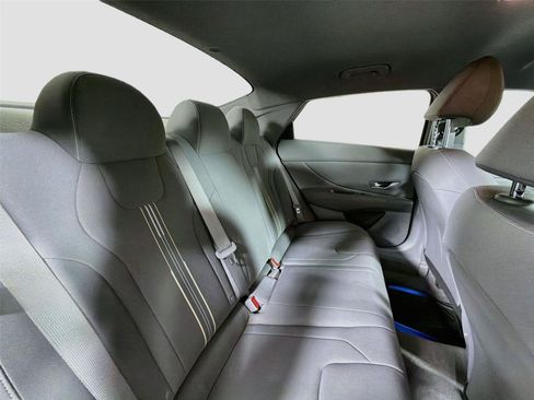 Used 2024 Hyundai Elantra SEL FWD image 25
