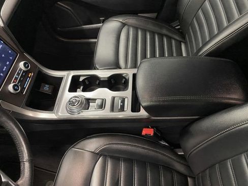 Used 2021 Ford Edge SEL image 19