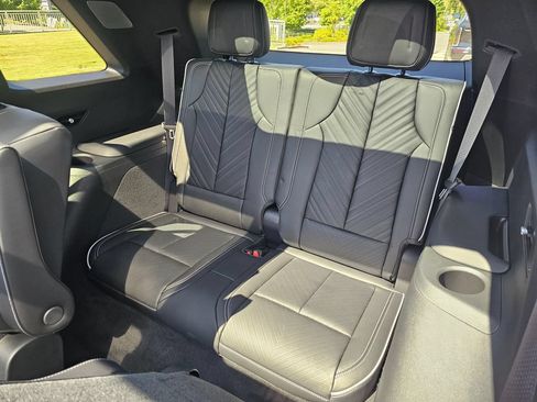 New 2027 Cadillac Vistiq Platinum AWD/4WD image 18