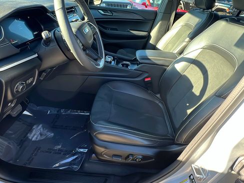 Used 2025 Jeep Grand Cherokee L Altitude image 16