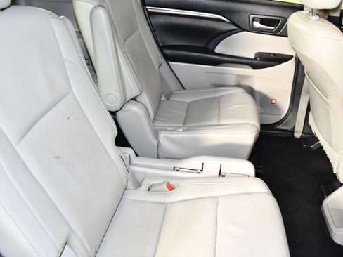 Used 2016 Toyota Highlander Limited w/ Driver Technology Package AWD/4WD image 45