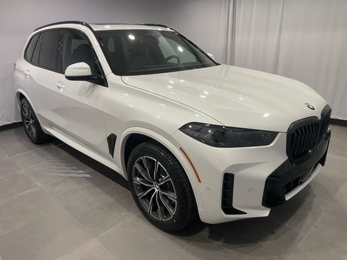 New 2026 BMW X5 xDrive40i w/ M Sport Package image 3