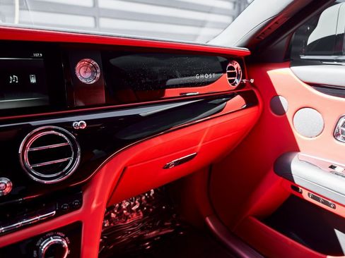 Used 2022 Rolls-Royce Ghost w/ Ghost Package image 82