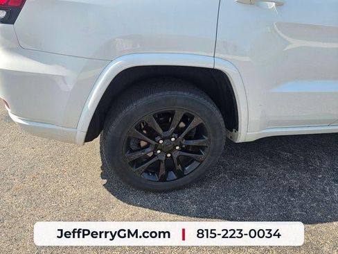 Used 2018 Jeep Grand Cherokee Altitude AWD/4WD image 28
