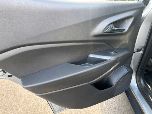 Used 2025 Chevrolet Trax LT FWD image 21
