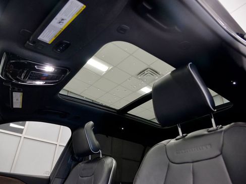 Used 2023 Jeep Grand Cherokee L Summit w/ Advanced Protech Group IV image 28