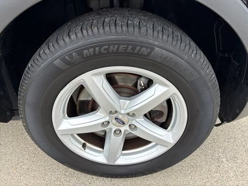 Used 2017 Ford Explorer XLT AWD/4WD image 10