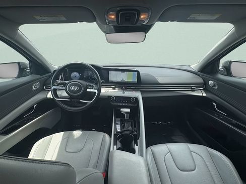 Used 2025 Hyundai Elantra Limited FWD image 11
