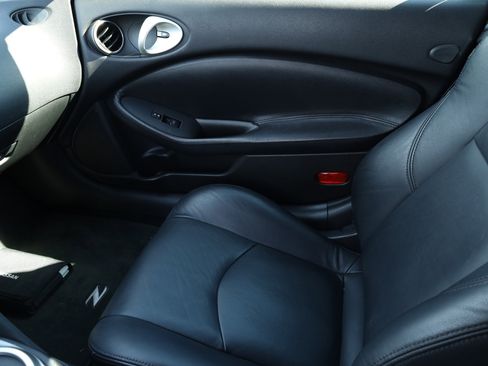 Used 2017 Nissan 370Z Touring image 13