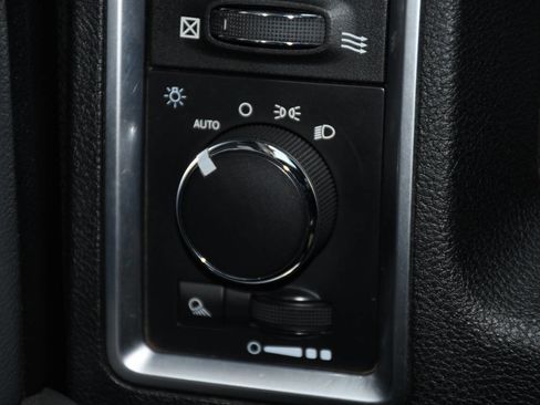 Used 2016 RAM 1500 Classic SLT image 27