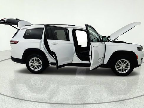 Used 2022 Jeep Grand Cherokee L Laredo w/ Luxury Tech Group I RWD image 31
