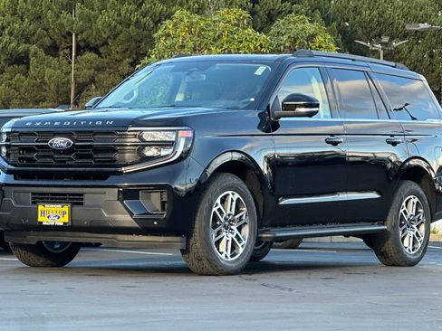 New 2025 Ford Expedition Active image 8
