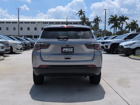 Used 2020 Jeep Compass Latitude w/ Popular Equipment Group AWD/4WD image 4