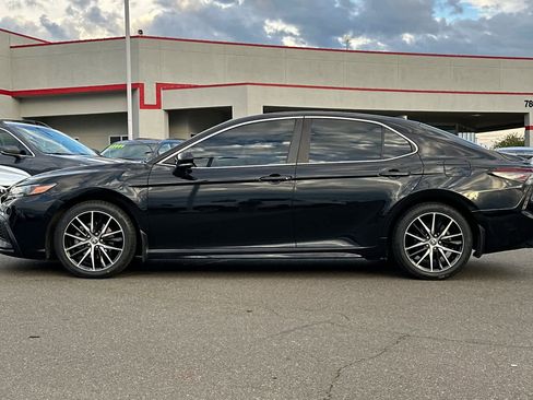 Used 2022 Toyota Camry SE image 9