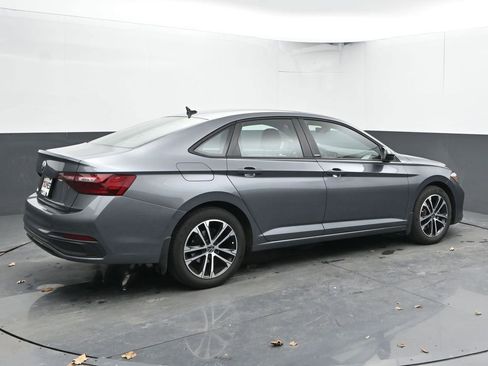 Used 2024 Volkswagen Jetta Sport image 10