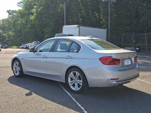 Used 2018 BMW 330i xDrive Sedan w/ Convenience Package AWD/4WD image 5