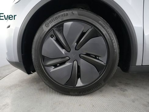 Used 2026 Tesla Model Y 2WD image 19