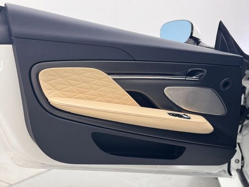 Used 2025 Aston Martin DB12 image 24