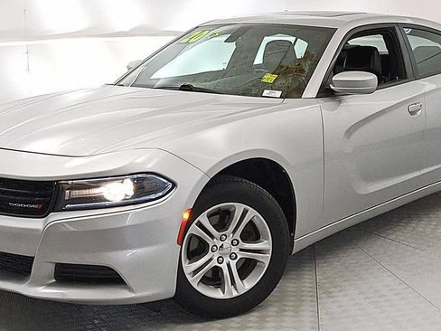 Used 2020 Dodge Charger SXT w/ Leather Interior Group RWD image 6
