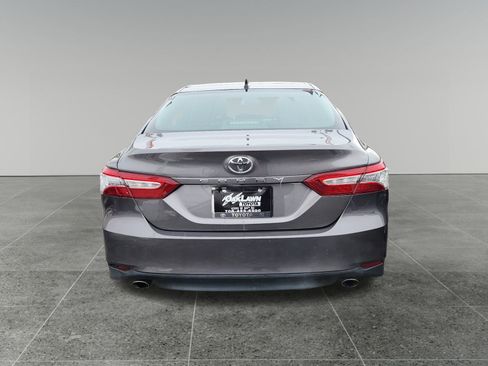 Used 2019 Toyota Camry XLE image 6