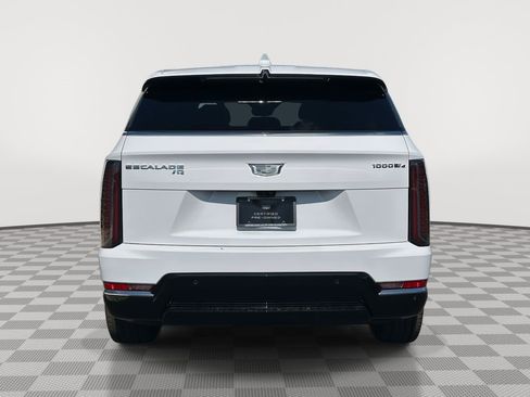Used 2025 Cadillac Escalade IQ Luxury 1 image 4