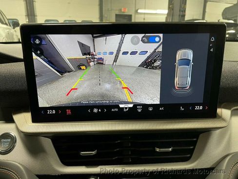 Used 2025 Ford Explorer Active w/ Active Comfort Package image 13