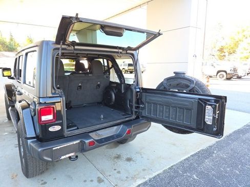 Used 2021 Jeep Wrangler Unlimited Sahara w/ Uconnect 4C Nav & Sound Group image 21