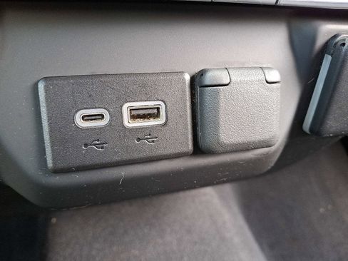 Used 2023 Chevrolet Silverado 1500 Custom image 24