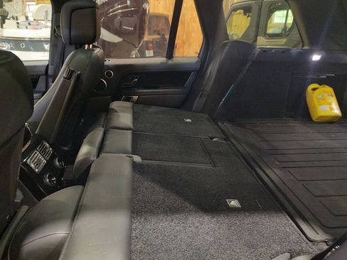 Used 2018 Land Rover Range Rover HSE image 8