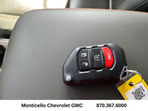 Used 2025 Jeep Gladiator Mojave w/ Steel Bumper Group image 23