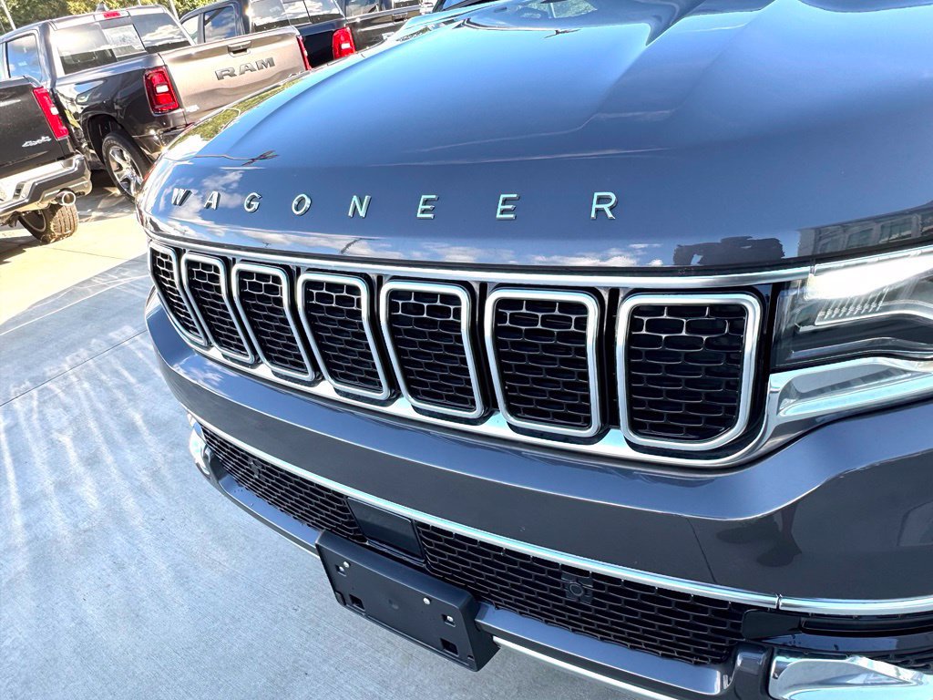 Used 2025 Jeep Wagoneer Series II AWD/4WD image 2