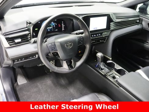 Used 2025 Toyota Camry SE image 13