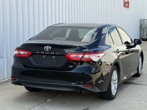 Used 2018 Toyota Camry LE image 4