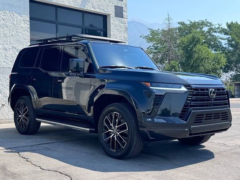 Used 2025 Lexus GX 550 w/ Accessory Package (31) AWD/4WD image 4