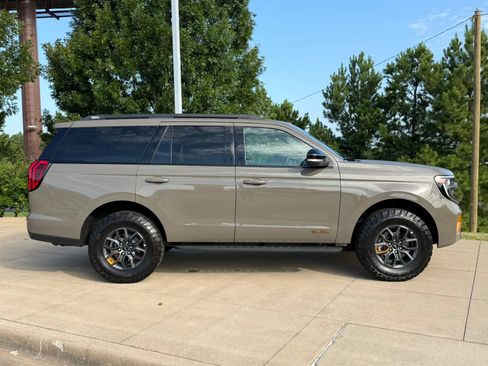 Used 2026 Ford Expedition Tremor AWD/4WD image 7