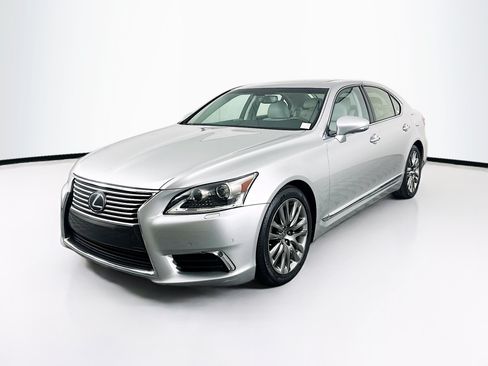 Used 2017 Lexus LS 460 w/ Comfort Package RWD image 3