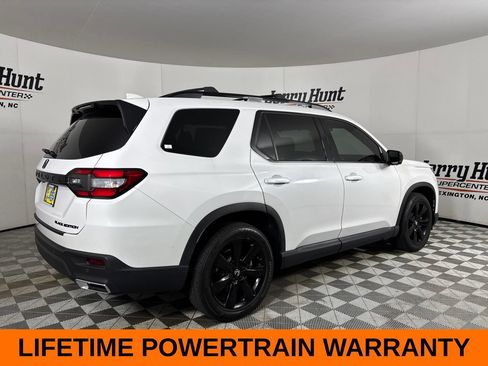 Used 2025 Honda Pilot Black Edition image 5
